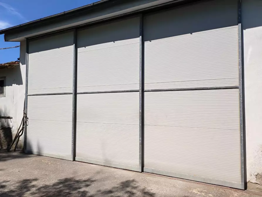 Immagine 2 di Magazzino in vendita  a Peccioli