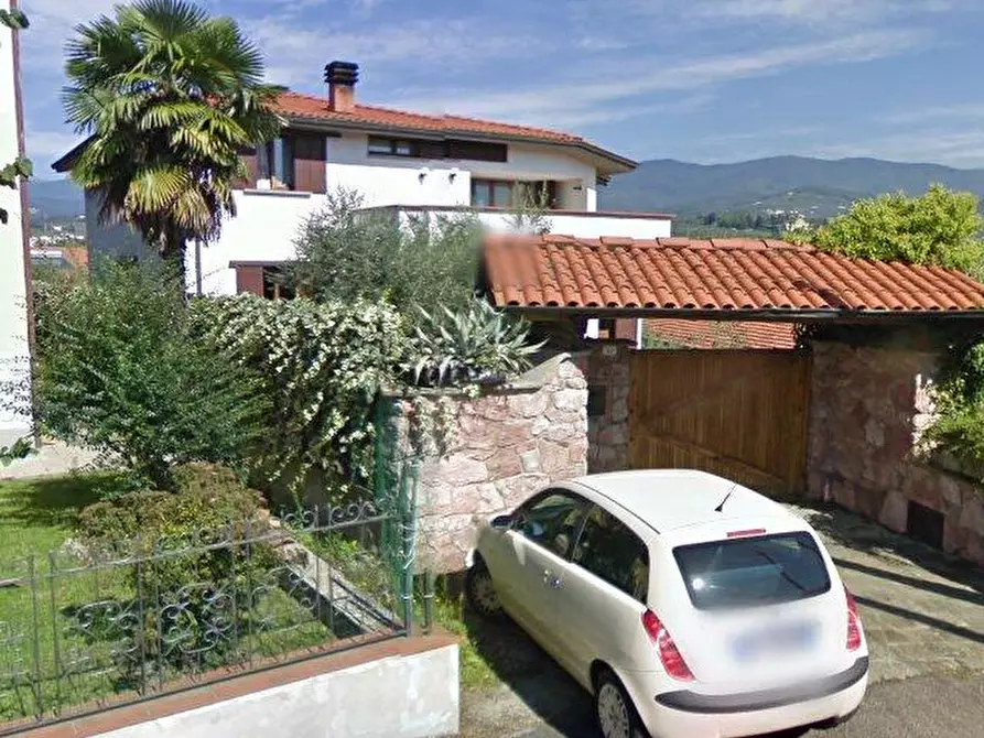 Immagine 1 di Villa in vendita  a Pistoia