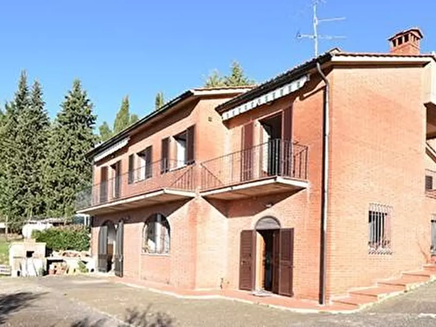 Immagine 2 di Casa bifamiliare in vendita  a Casole D'elsa