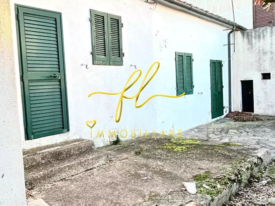 Immagine 15 di Porzione di casa in vendita  a Marciana