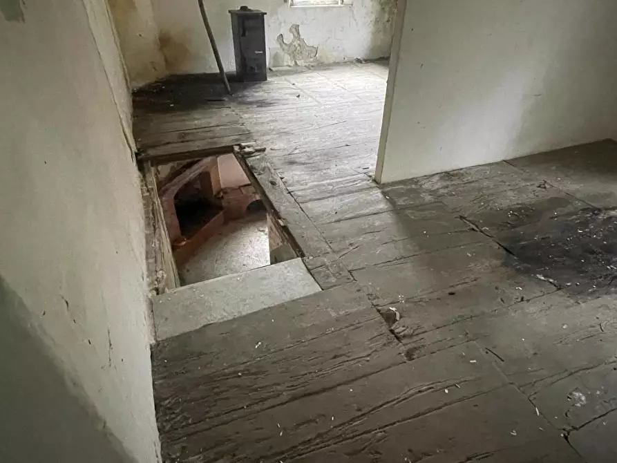 Immagine 37 di Porzione di casa in vendita  a Stazzema