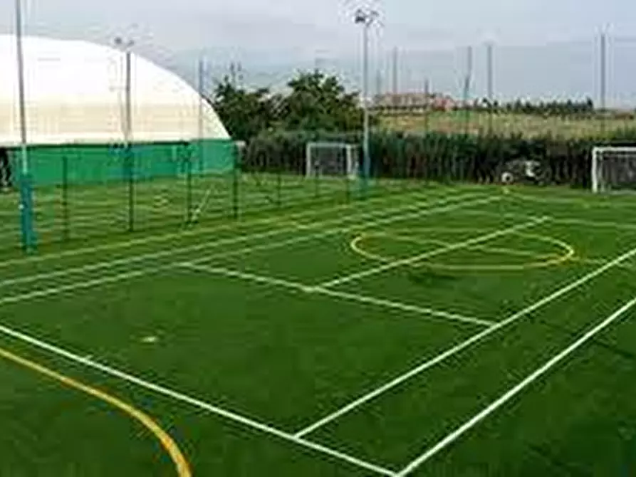 Immagine 5 di Locale commerciale in vendita  a Massa