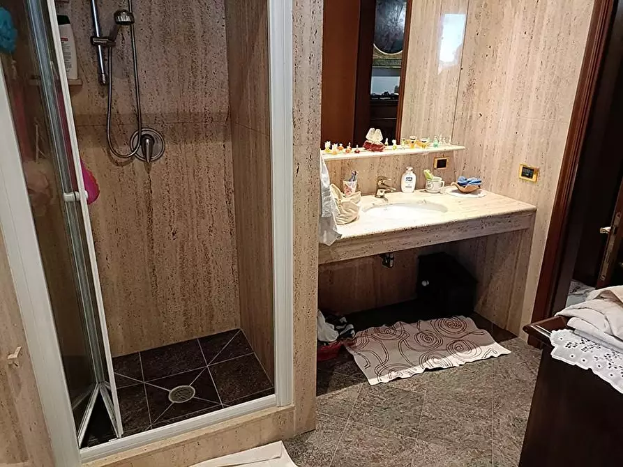 Immagine 13 di Attività artigianale in vendita  a Carrara