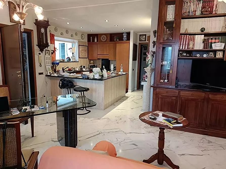 Immagine 6 di Attività artigianale in vendita  a Carrara