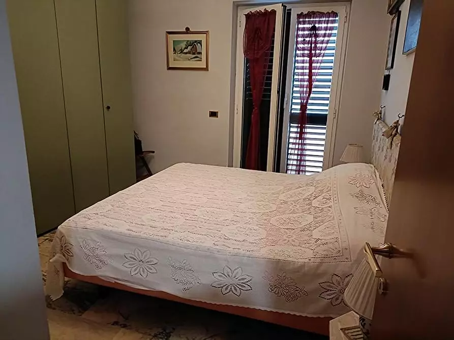 Immagine 10 di Attività artigianale in vendita  a Carrara