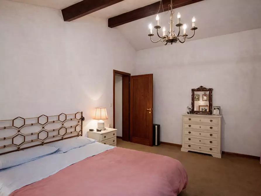 Immagine 20 di Villa in vendita  a Massa