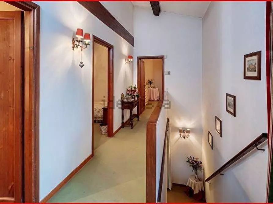 Immagine 11 di Villa in vendita  a Massa