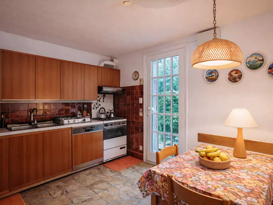 Immagine 14 di Villa in vendita  a Massa