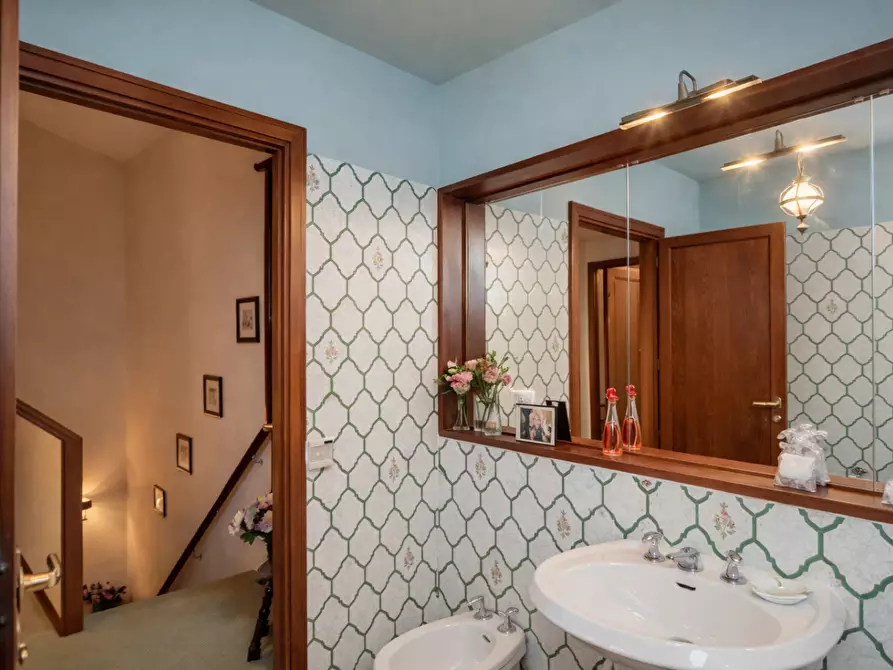 Immagine 16 di Villa in vendita  a Massa