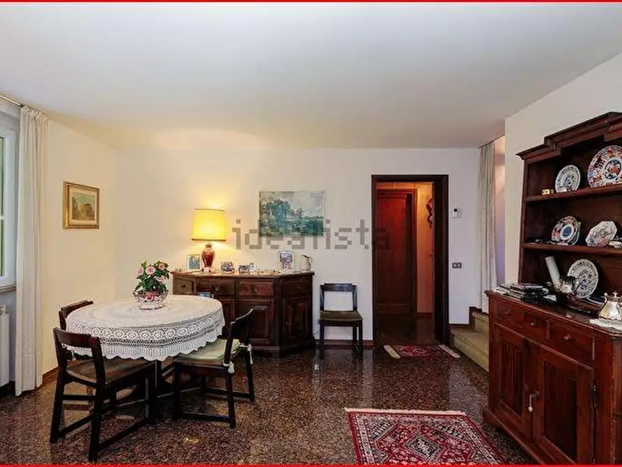 Immagine 21 di Villa in vendita  a Massa