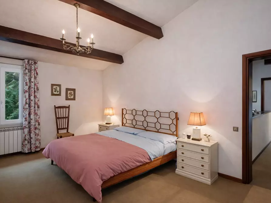 Immagine 22 di Villa in vendita  a Massa