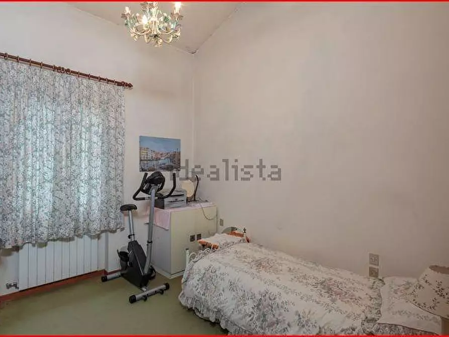 Immagine 16 di Villa in vendita  a Massa