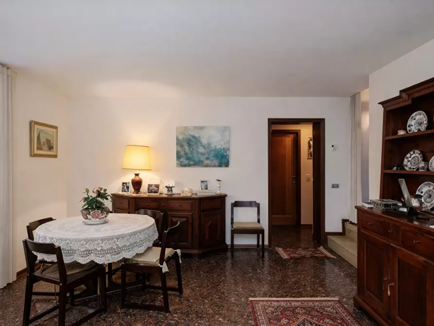 Immagine 12 di Villa in vendita  a Massa