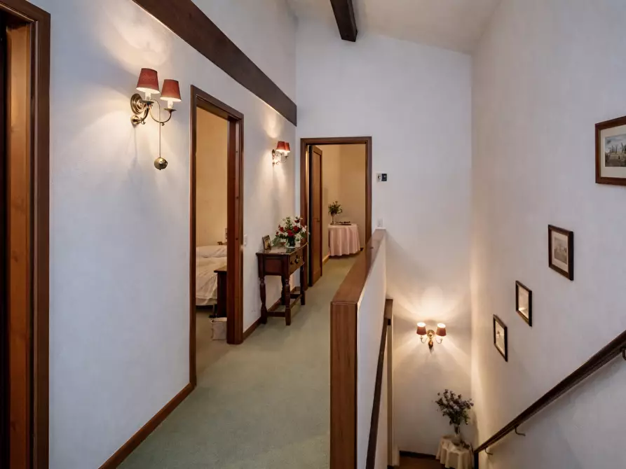 Immagine 19 di Villa in vendita  a Massa