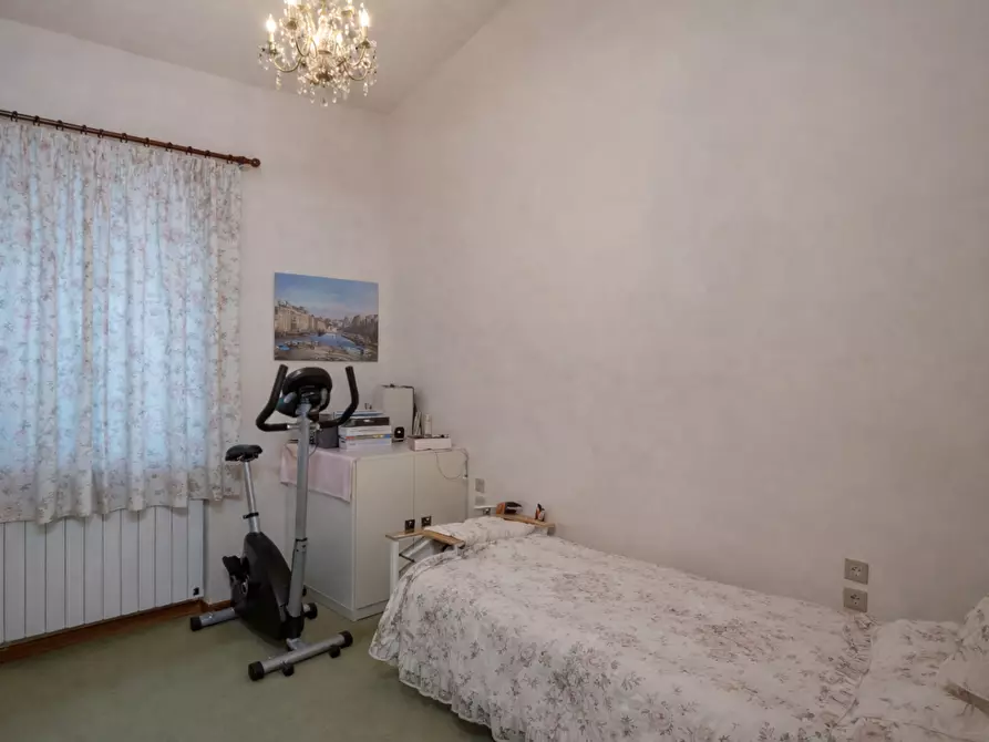 Immagine 13 di Villa in vendita  a Massa