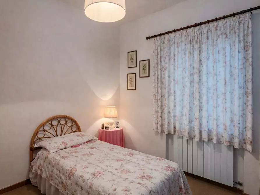 Immagine 23 di Villa in vendita  a Massa