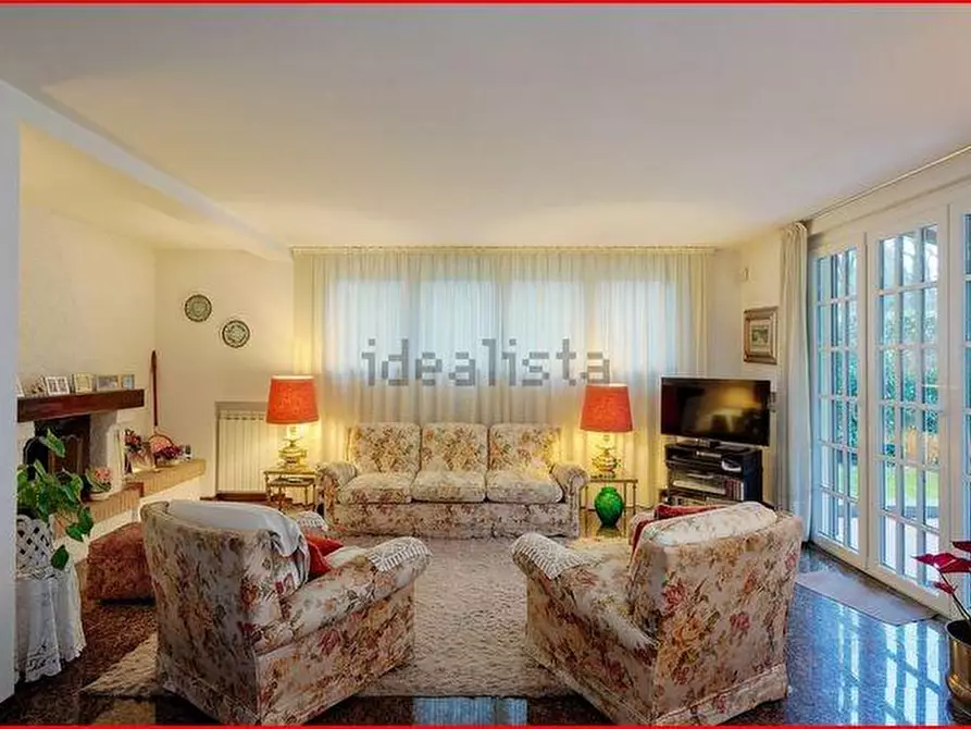 Immagine 5 di Villa in vendita  a Massa
