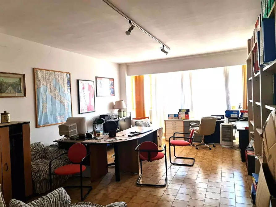 Immagine 1 di Ufficio in vendita  a Colle Di Val D'elsa