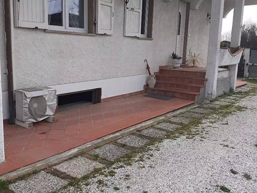 Immagine 3 di Appartamento in vendita  a Massa