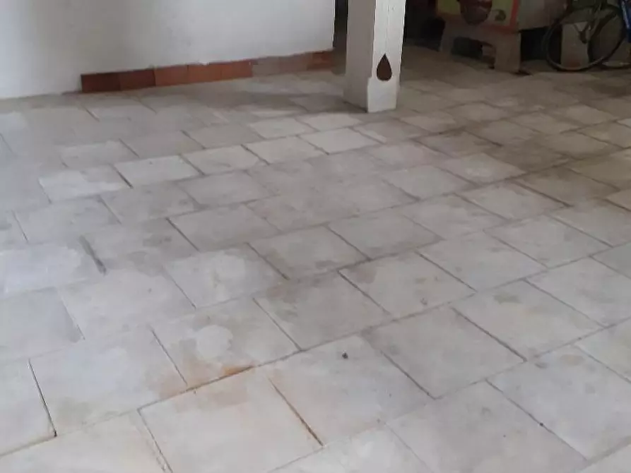 Immagine 25 di Appartamento in vendita  a Massa