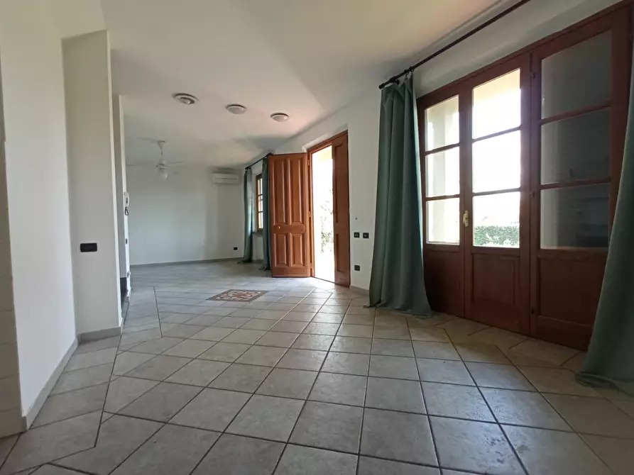 Immagine 2 di Villa in vendita  a Vecchiano