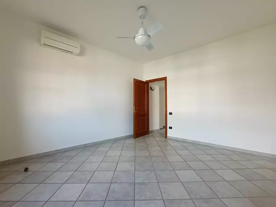 Immagine 3 di Villa in vendita  a Vecchiano