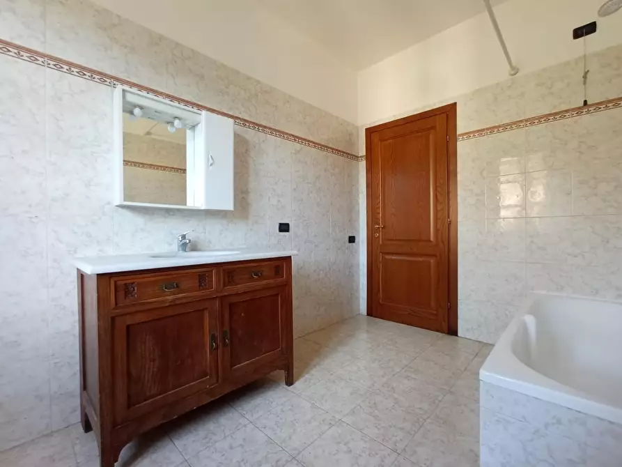 Immagine 12 di Villa in vendita  a Vecchiano