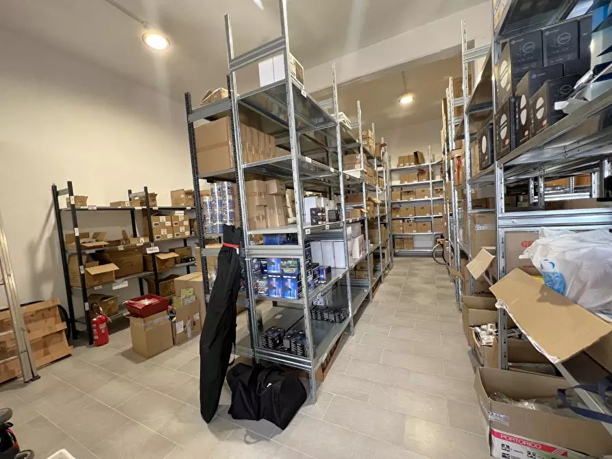 Immagine 2 di Attività artigianale in vendita  a Vicopisano