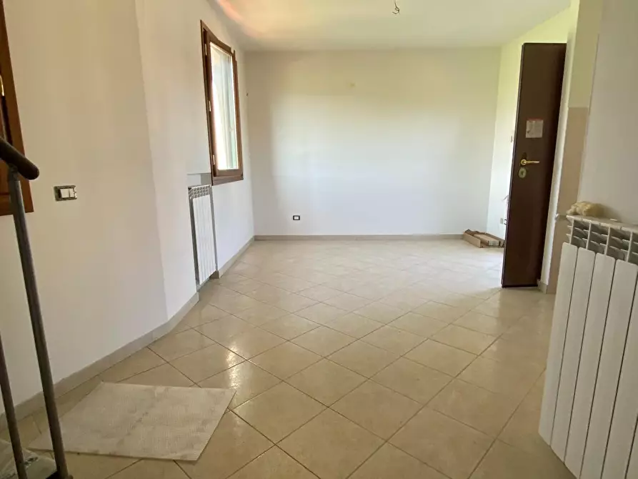 Immagine 3 di Appartamento in vendita  a Carmignano