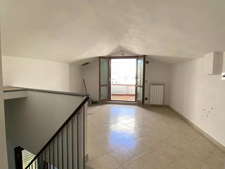 Immagine 10 di Appartamento in vendita  a Carmignano