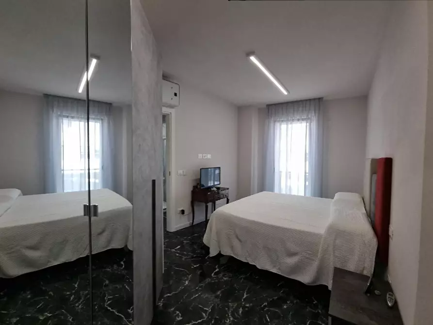 Immagine 13 di Appartamento in vendita  a Livorno