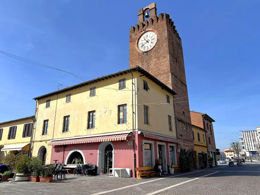 Immagine 1 di Ufficio in vendita  a Cascina