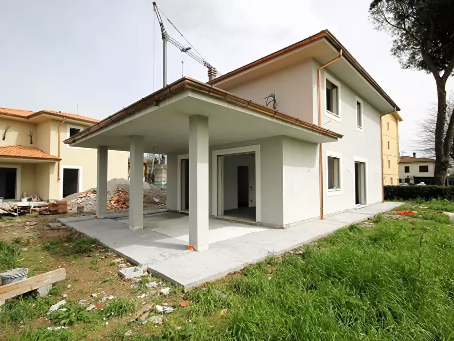 Immagine 1 di Villa in vendita  a Capannori