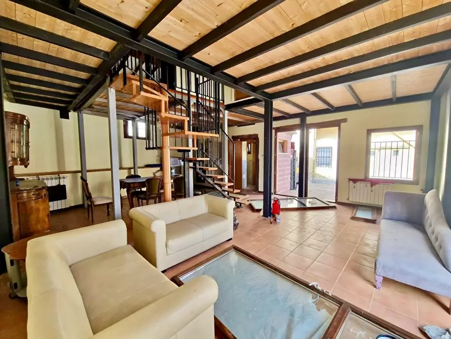 Immagine 2 di Loft/Open space in vendita  a Pisa