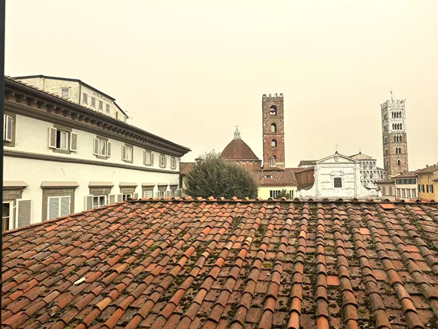 Immagine 1 di Appartamento in vendita  a Lucca