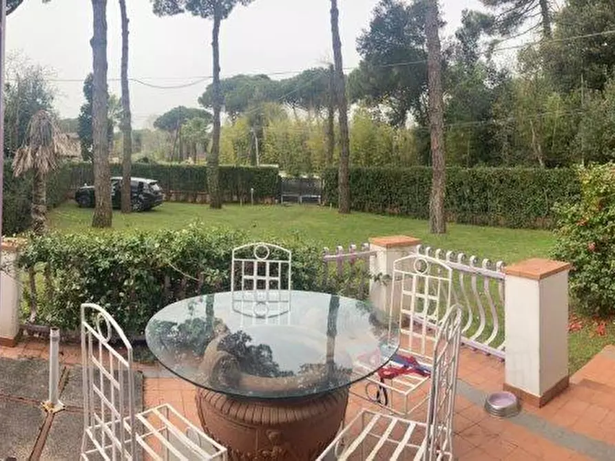 Immagine 2 di Casa semindipendente in vendita  a Massa