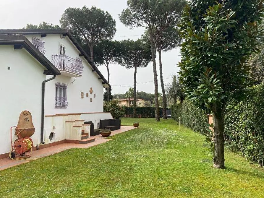 Immagine 8 di Casa semindipendente in vendita  a Massa