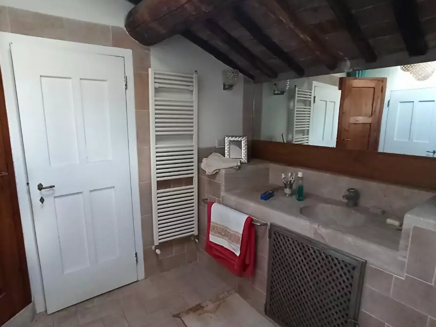 Immagine 47 di Appartamento in vendita  a Siena