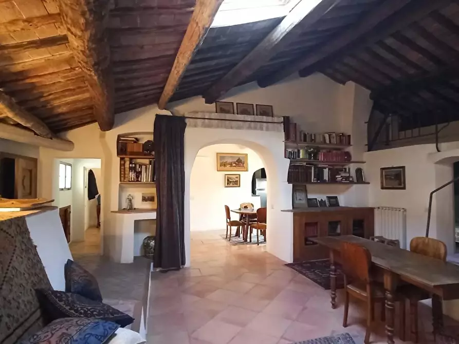 Immagine 40 di Appartamento in vendita  a Siena