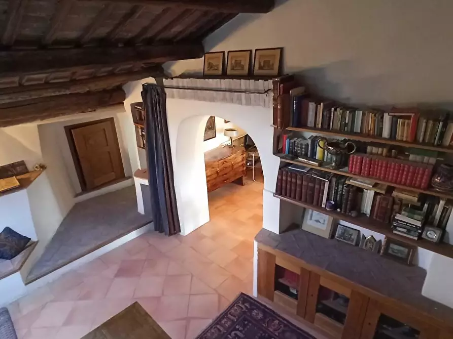 Immagine 9 di Appartamento in vendita  a Siena