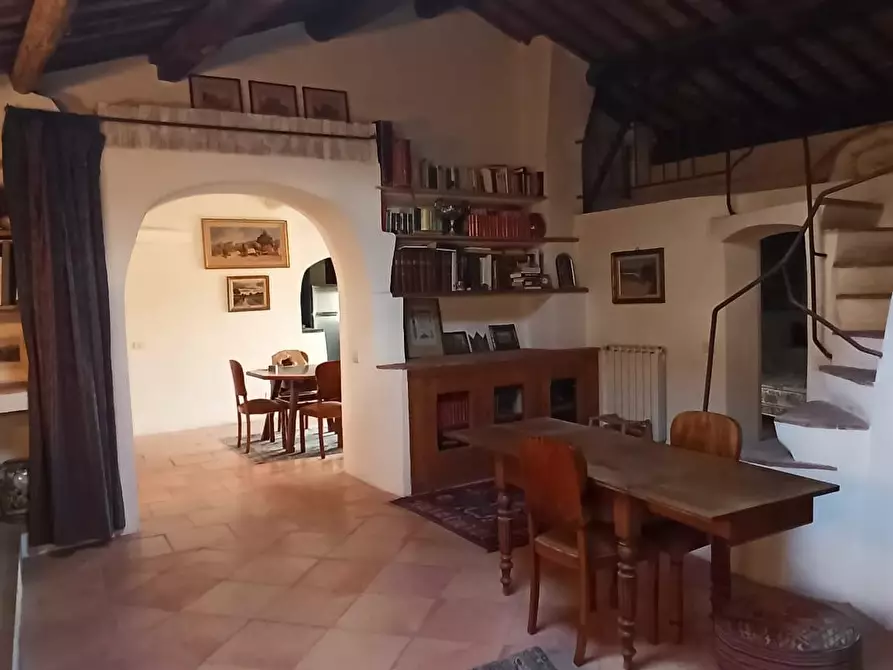 Immagine 41 di Appartamento in vendita  a Siena