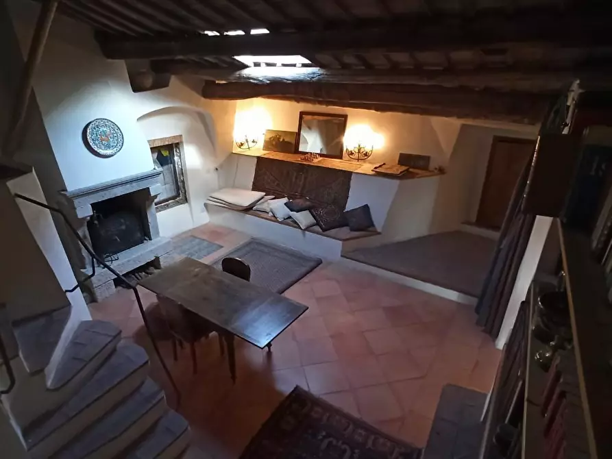 Immagine 10 di Appartamento in vendita  a Siena