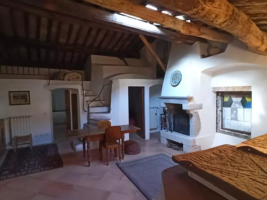 Immagine 4 di Appartamento in vendita  a Siena