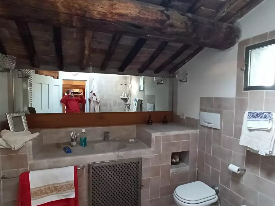 Immagine 11 di Appartamento in vendita  a Siena