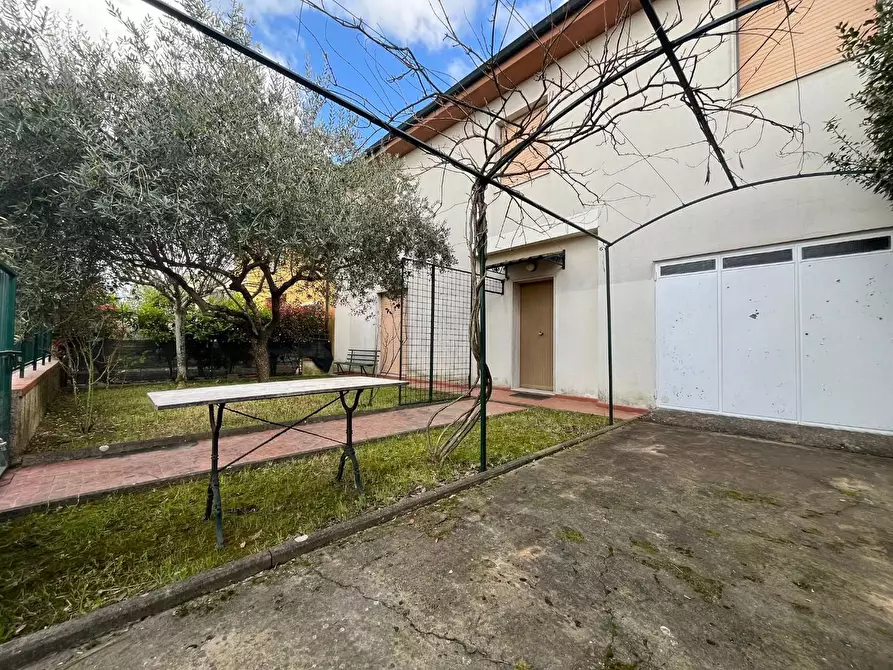 Immagine 24 di Villetta a schiera in vendita  a Crespina Lorenzana