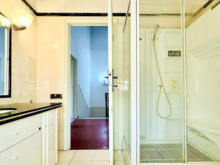 Immagine 28 di Casa indipendente in vendita  a Viareggio