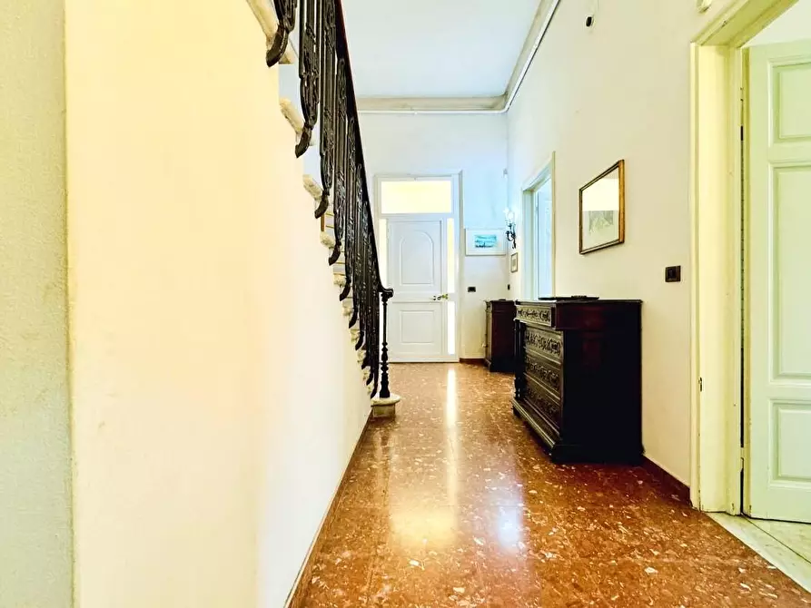 Immagine 13 di Casa indipendente in vendita  a Viareggio