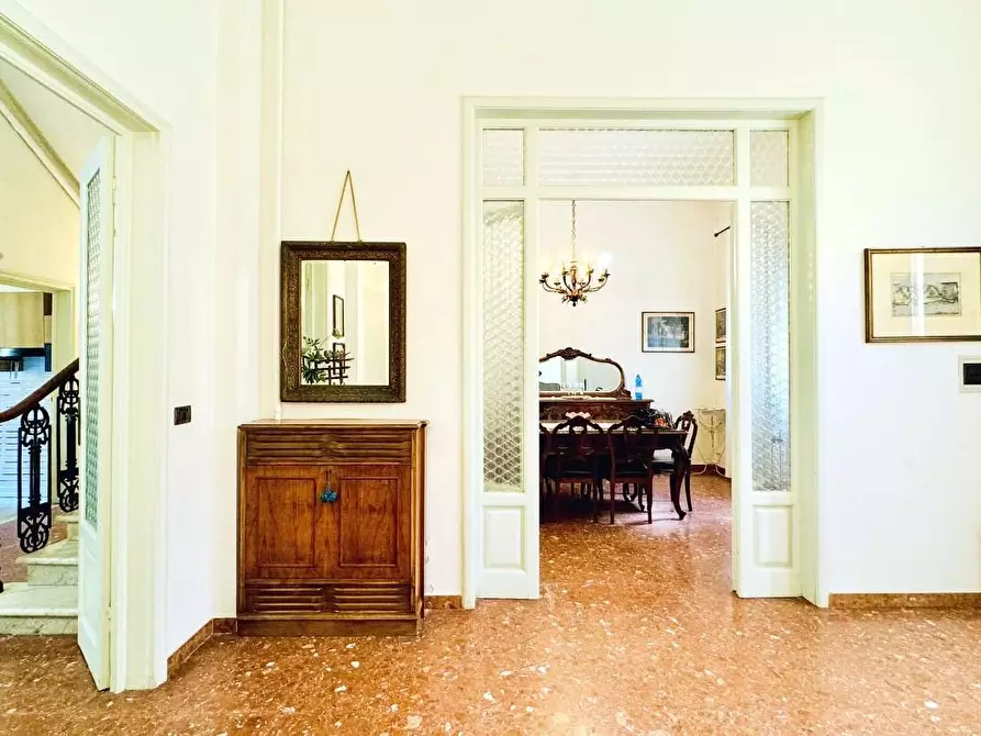 Immagine 1 di Casa indipendente in vendita  a Viareggio