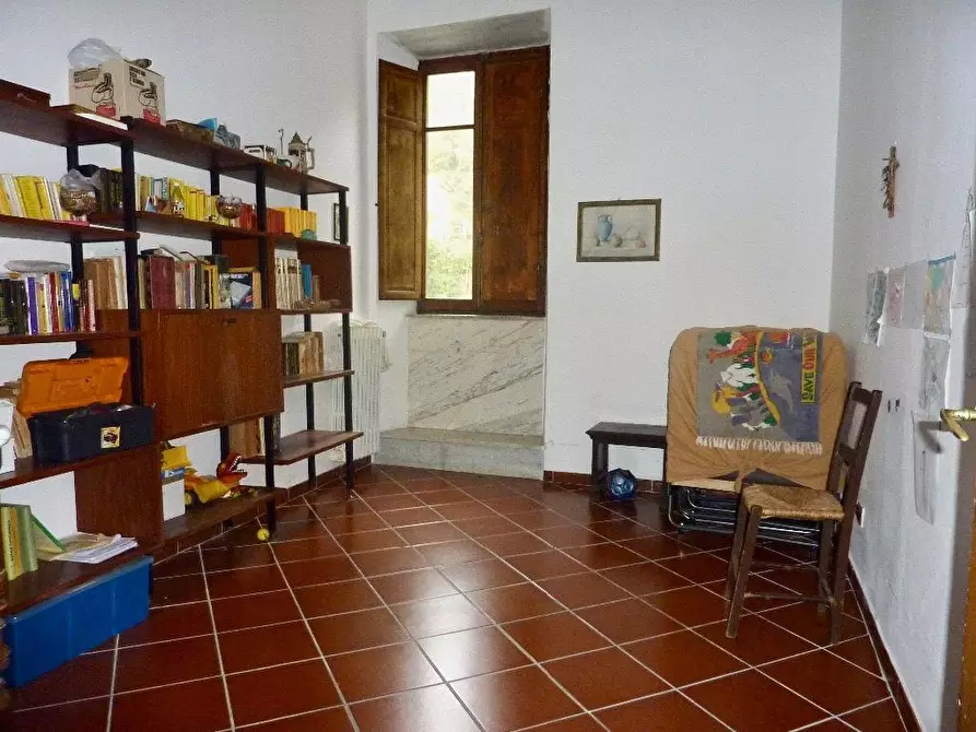 Immagine 13 di Porzione di casa in vendita  a Montignoso