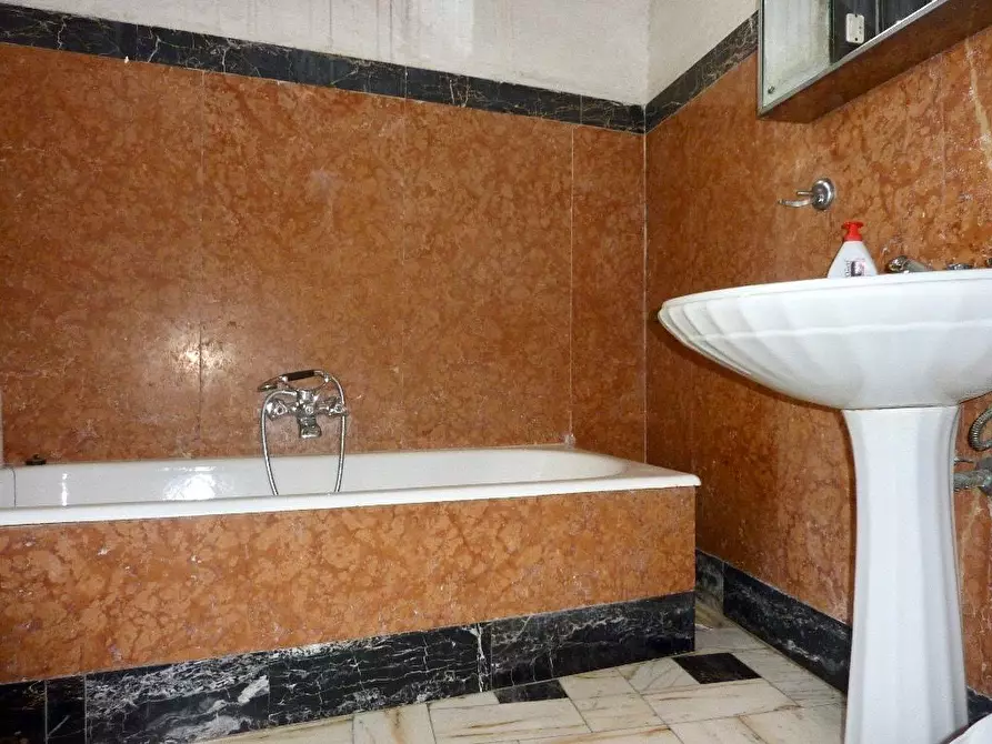 Immagine 16 di Porzione di casa in vendita  a Montignoso